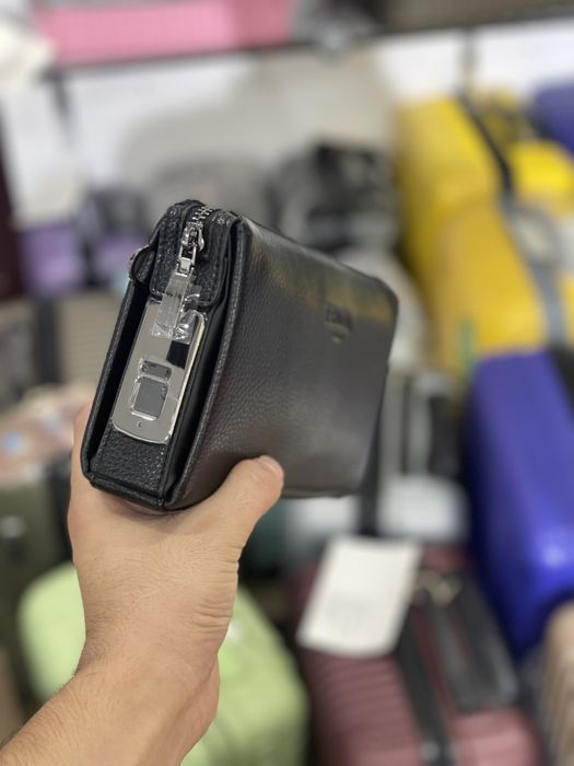 Барсетка с отпечатком пальца