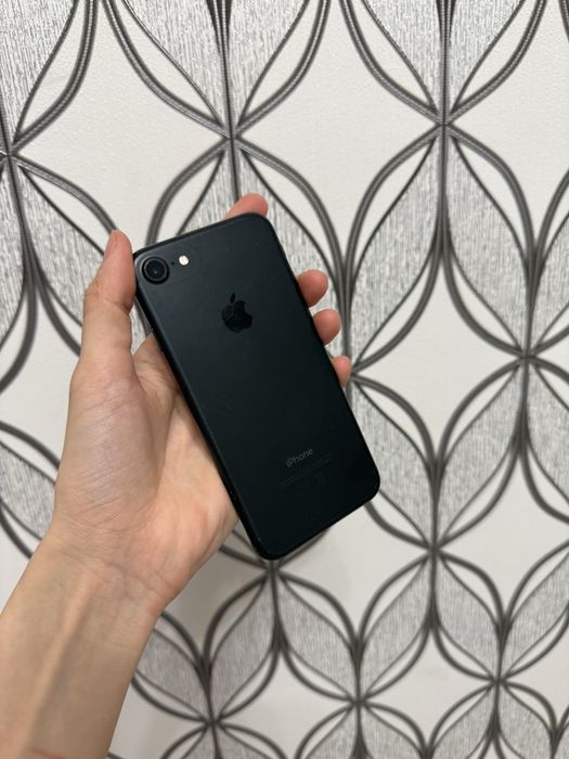 Продается телефон айфон 7