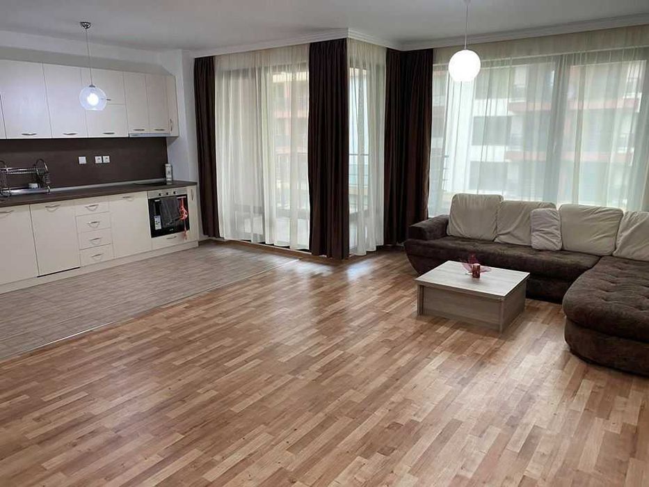 Тристаен Апартамент в Смирненски