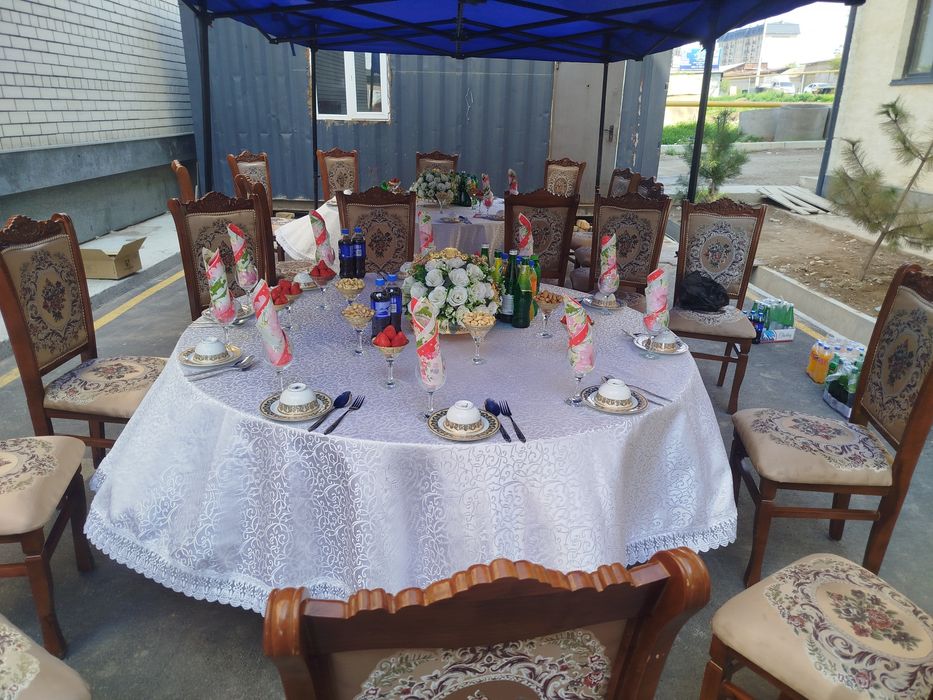 Prakatga stul zontik (4×8) shirma prakatga beriladi. 24/7