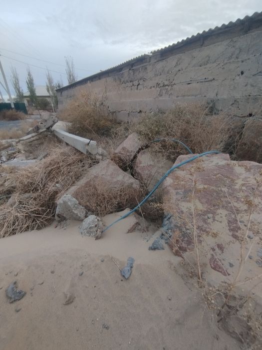 камни ,гранит, куски