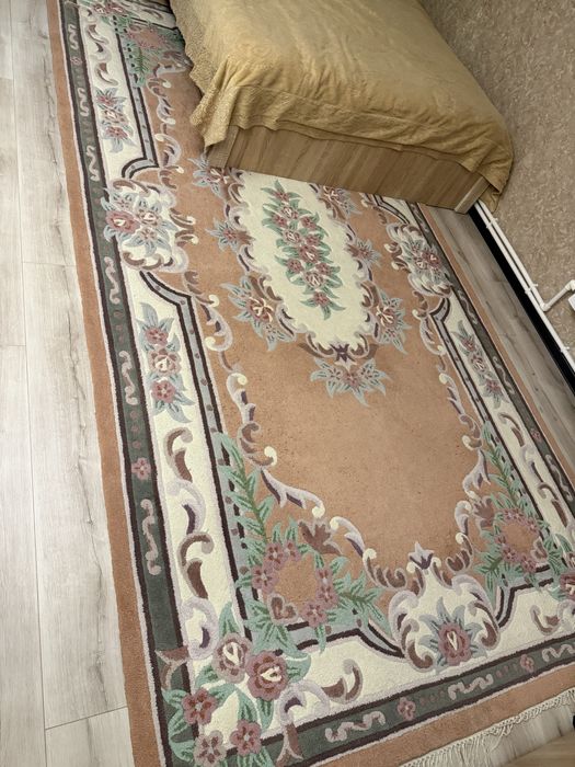 Продается ковер 2х4 м