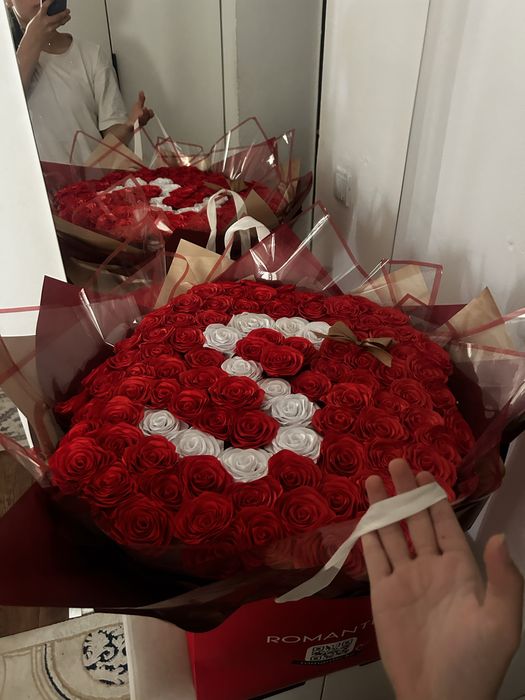 Букет из атласных розы