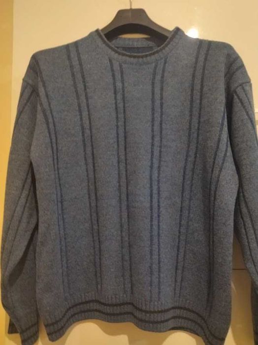 Мъжки вълнен пуловер, размер М