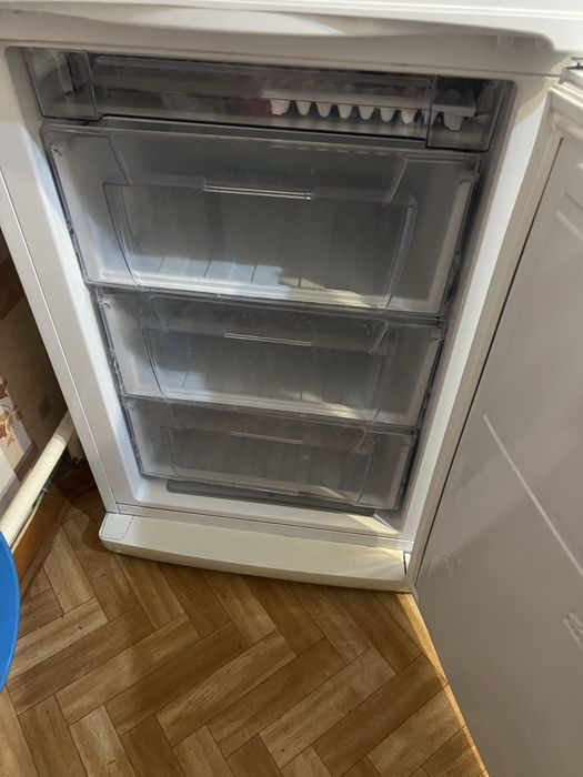 Холодильник indesit