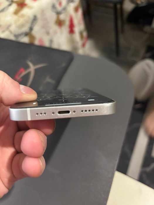 Продам айфон 13 б/у