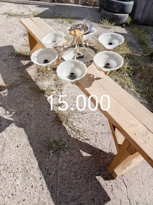 Продам лавки, люстры, дверное полотно