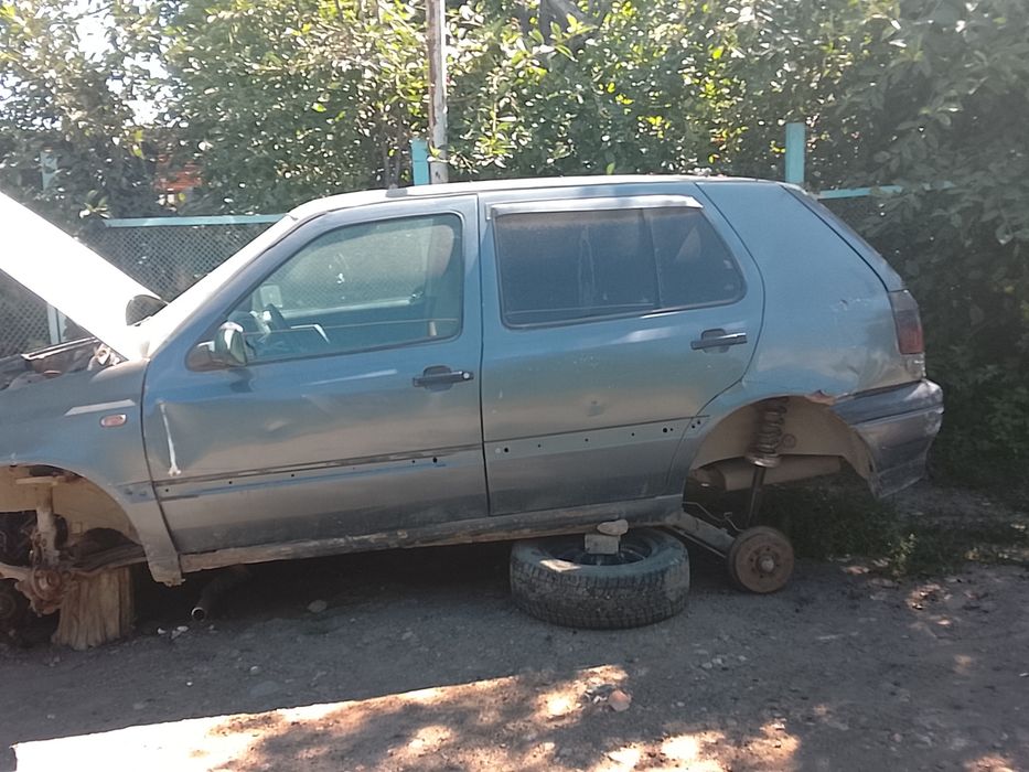 Продам  гольф 3 по запчястям