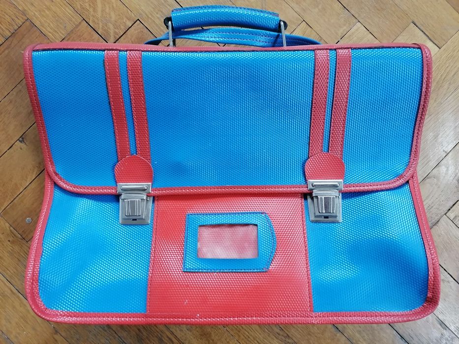 Продавам ретро ученическа раница