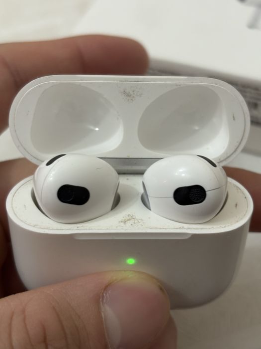 Продам оригинал AirPods 3