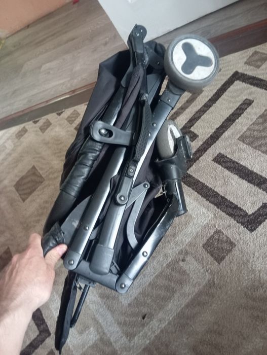 Продаётся книжный коляска