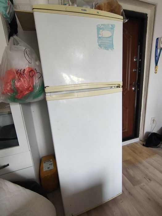 Холодильник работает