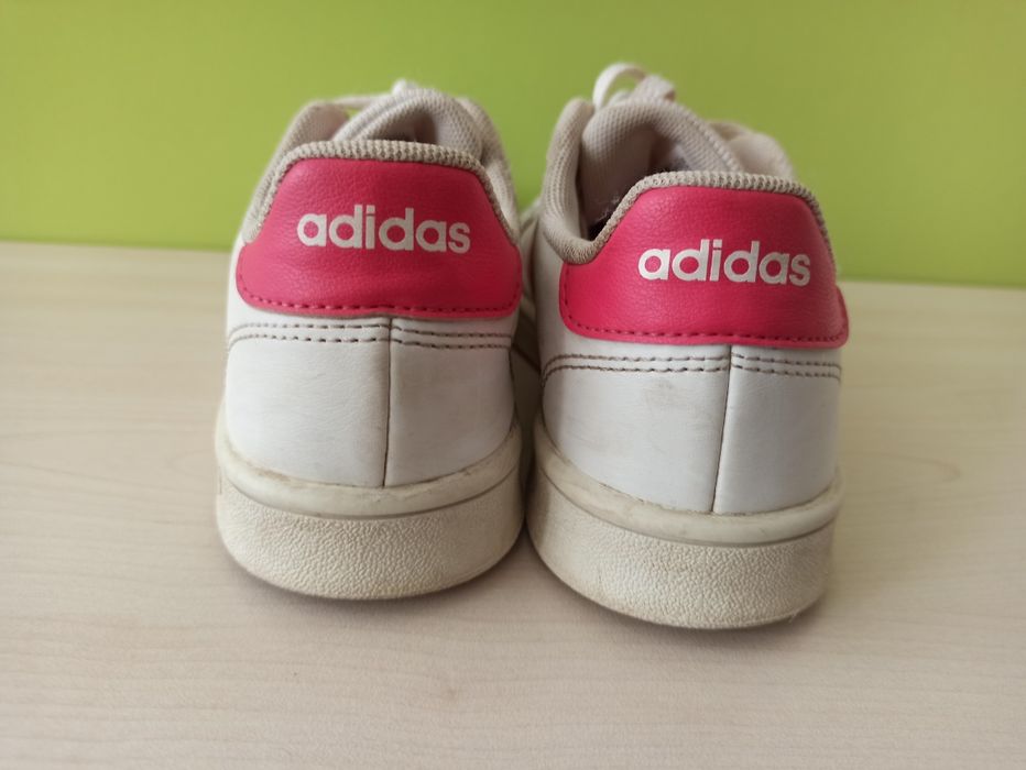 Маратонки Adidas номер 32