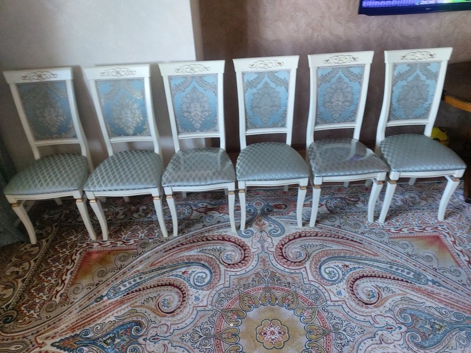 Продам стулья новые