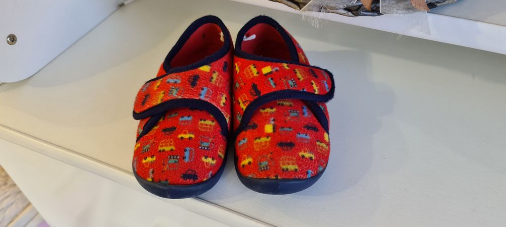 Детские тапочки на мальчика...