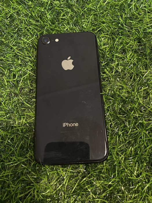 Продам iPhone 8 состояние отличное