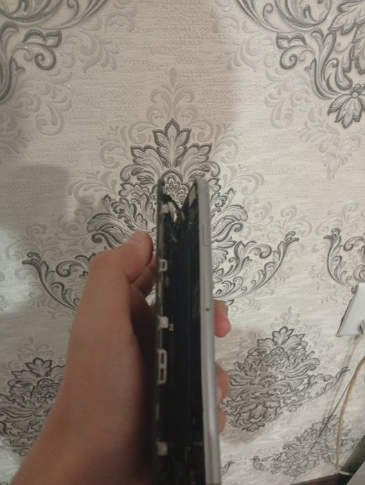 Продам телефоны на запчасти не рабочие!