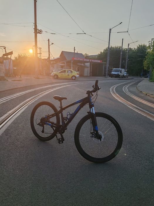 Bicicletă MTB Rockrider 27.5” – cadru M, 9 viteze, frâne pe disc – 800 lei
