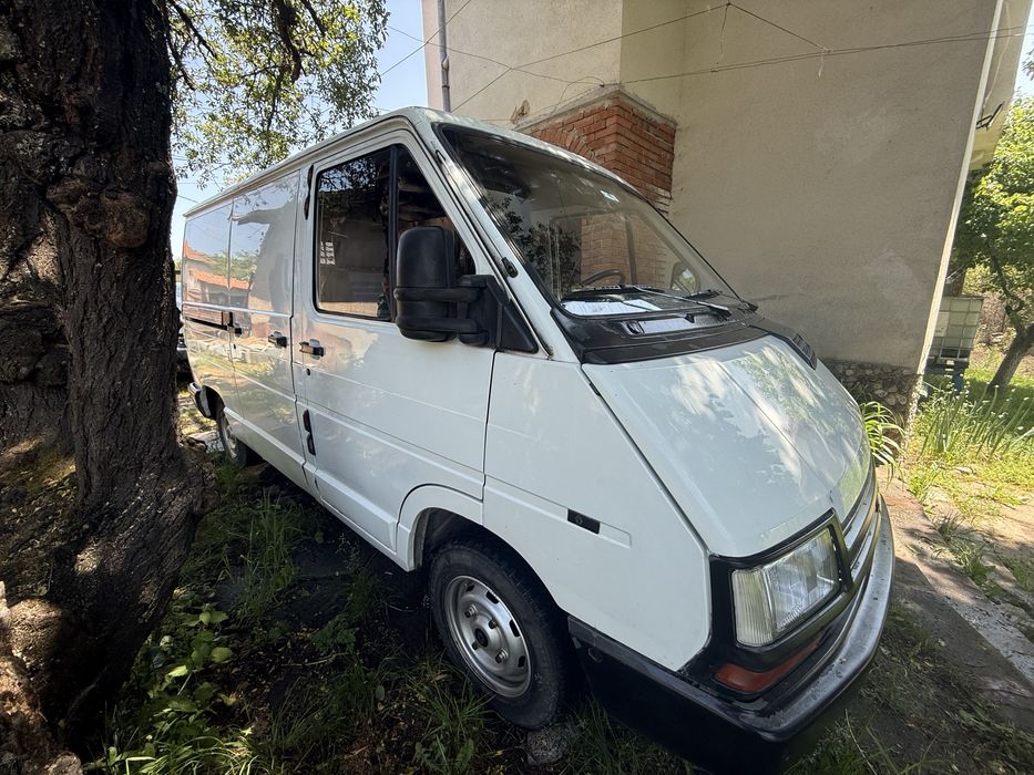 Бус Renault Trafic