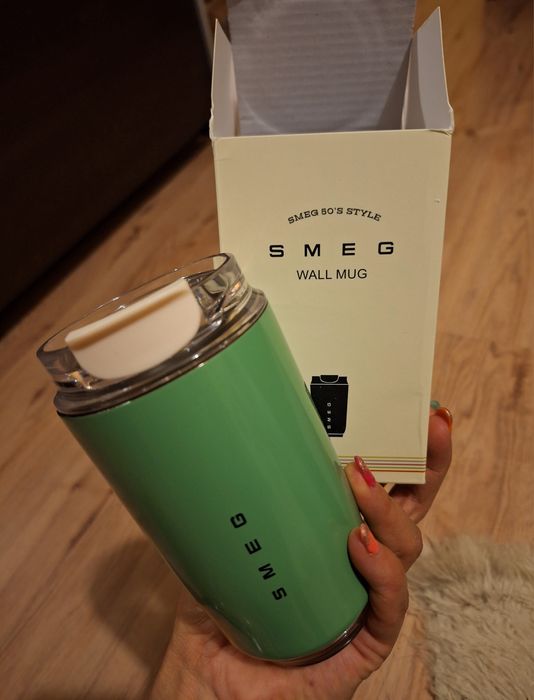 Термо чаша SMEG, нова, има и зелена, лилава,бежова, жълта, тюткоаз