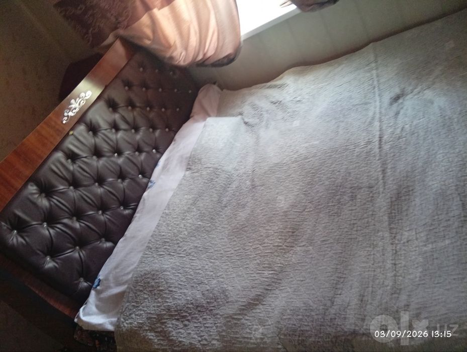 Spalni divan sotiladi