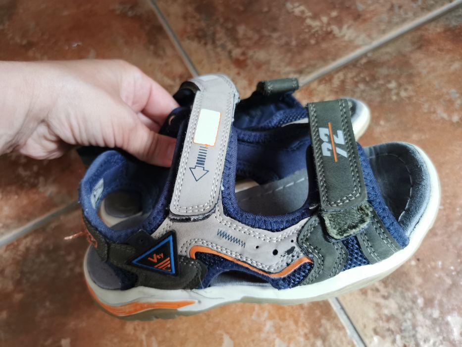 Sandale copii, comode, cu arici – stare bună