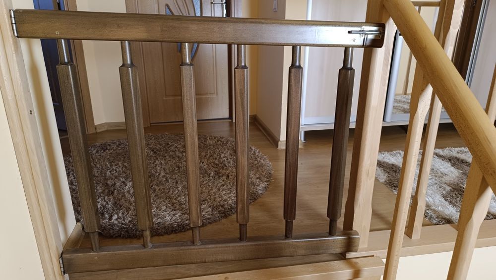 Portita lemn pentru scari