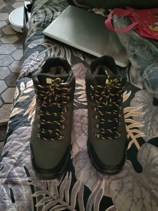 Продам мужские зимние ботинки