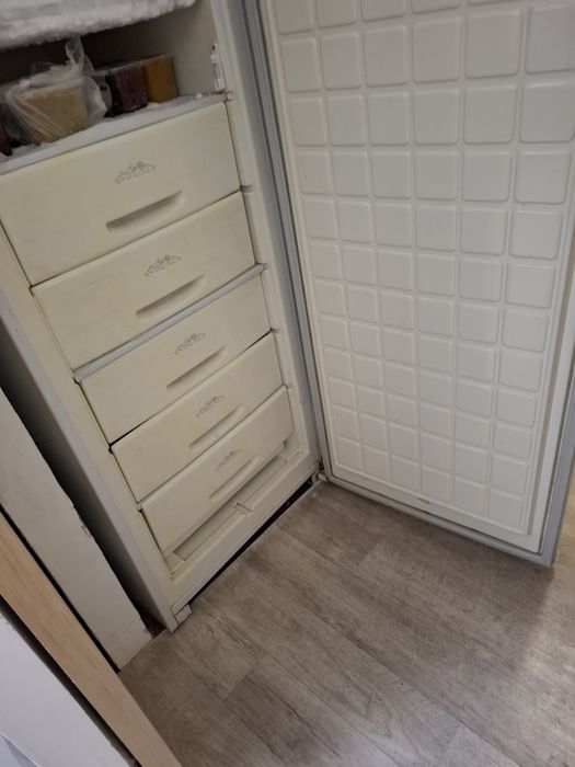 Продам морозильную камеру