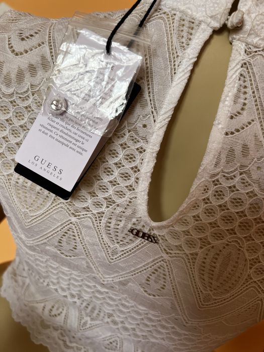 Guess бял топ, нов