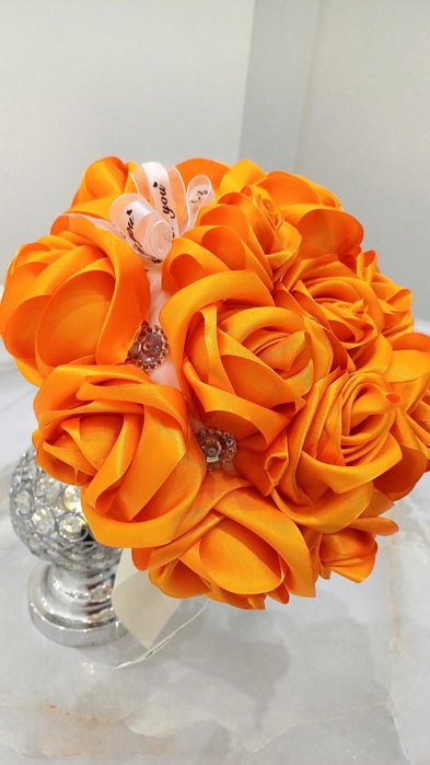 Уникални букети от сатенени рози