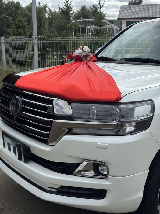 Прокат автомобиля ЛК200