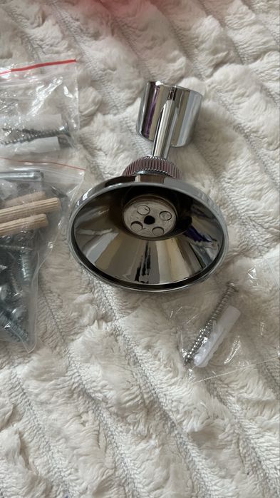 Стойка за душ, пирони и дюбели