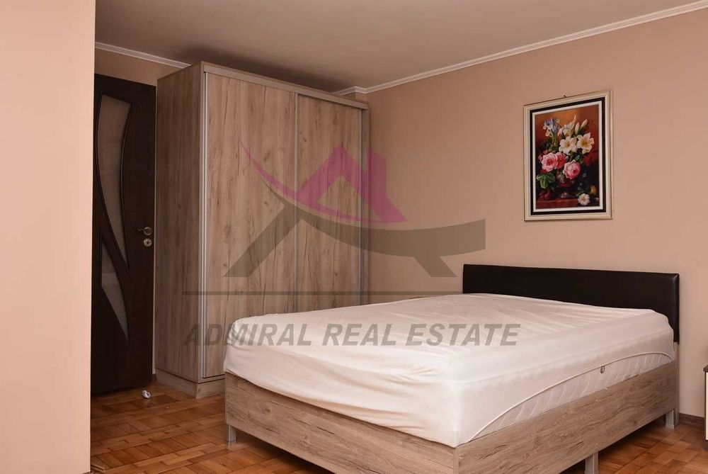 Дава се под наем Тристаен апартамент в Варна, Център - 70 кв.м за 600 € - Снимка #2