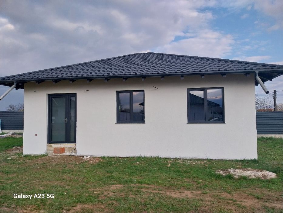 Casa de vanzare  sau parcele de teren 700mp.