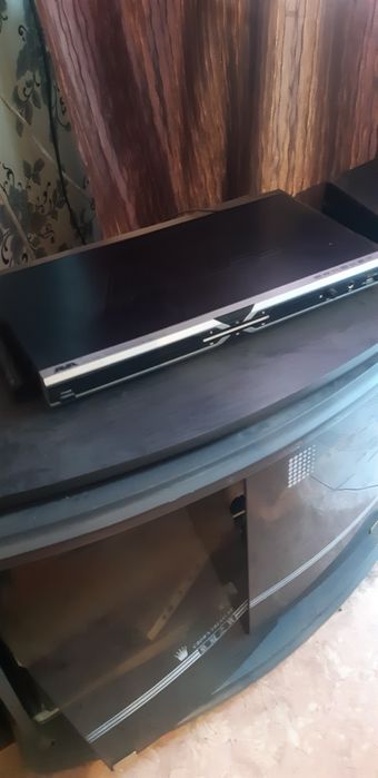 Телевизор +DVD-плеер.