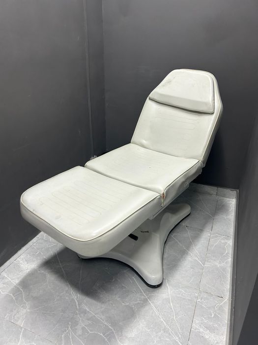 Продам кушетку б/у (регулируется)