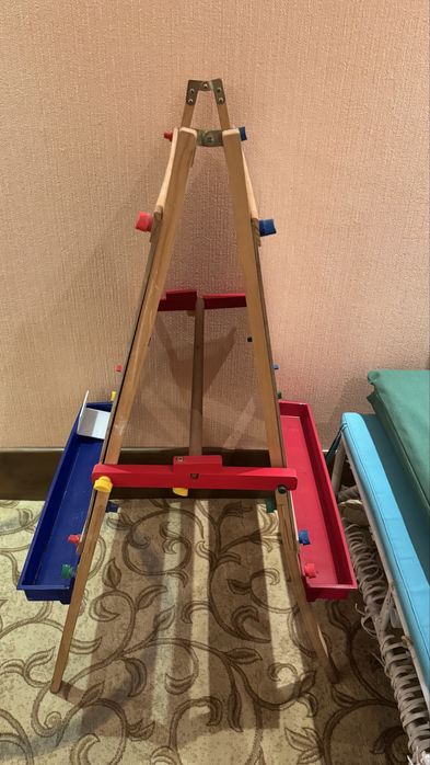 Продается двусторонний подставка для рисования (мольберт)