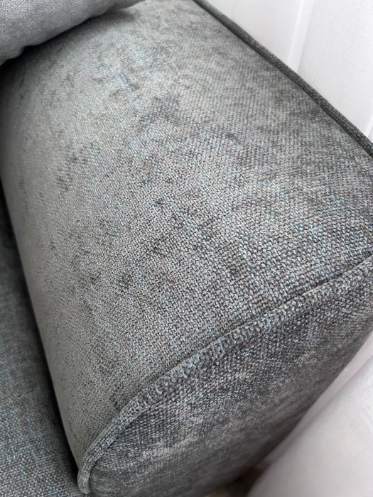 Продается диван для гостиной