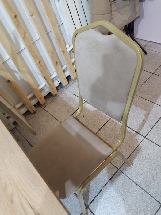 Продам столы 8 комплектов.