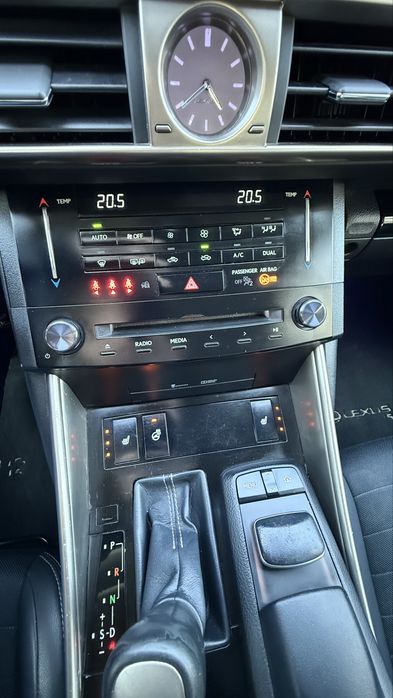 2014 Lexus IS300h Hybrid