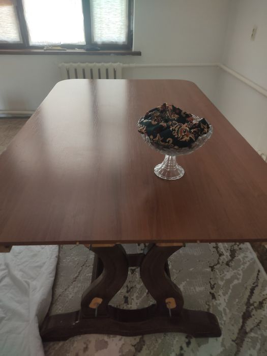 Гостиный стол сатылады