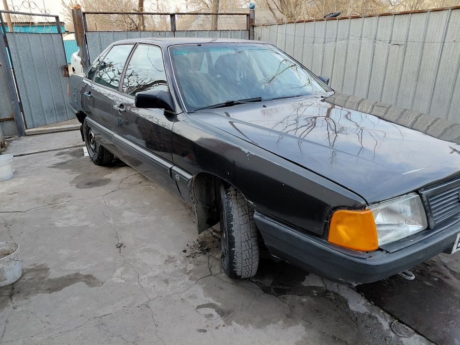 Продам ауди 100.