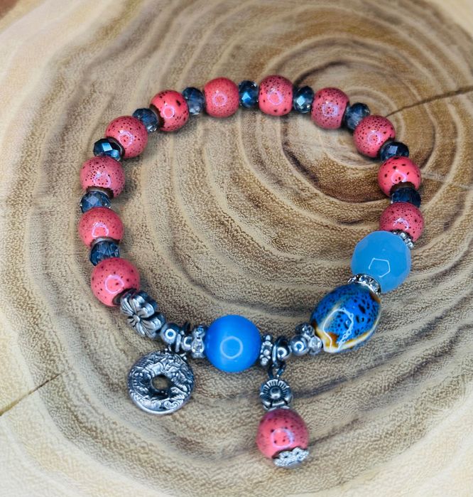 Гривни от естествени камъни и кристали