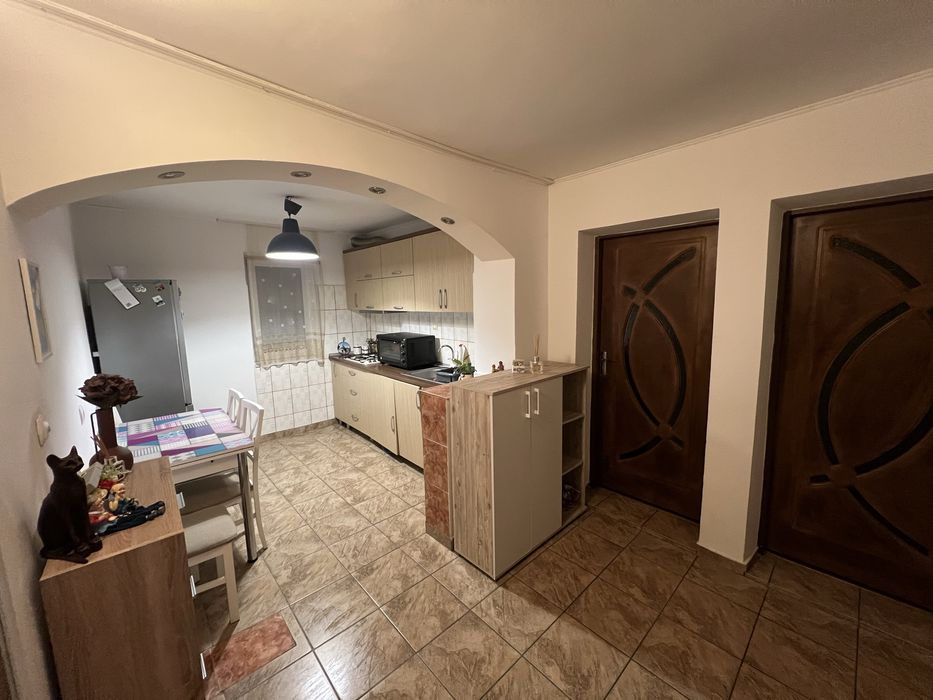 Apartament mobilat de vânzare