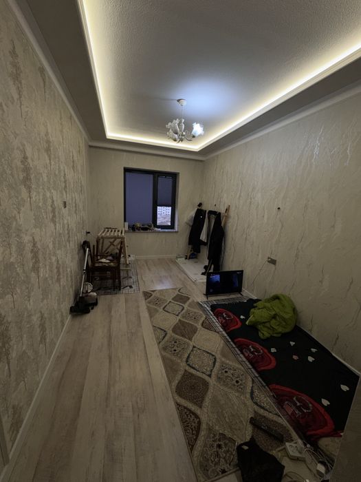 NOVOSTROYKA 3 xona 90 kv evroremont