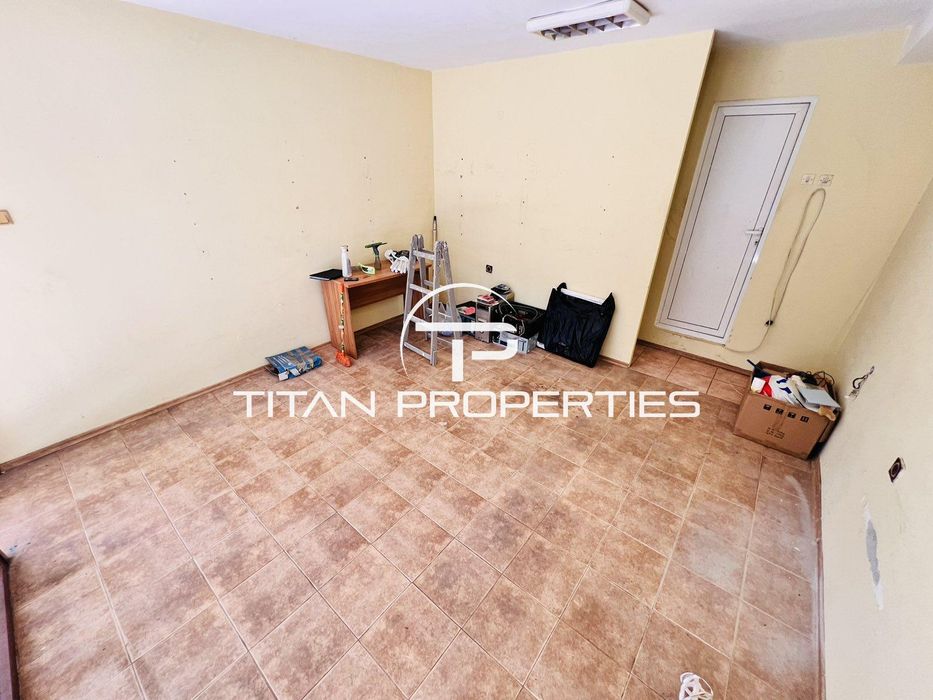Дава се под наем Магазин в Бургас, Възраждане - 30 кв.м за 300 € - Снимка #1