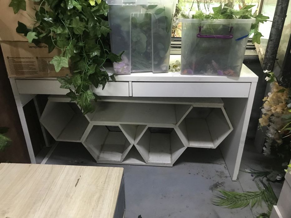 Комоды и тумбочки, столы