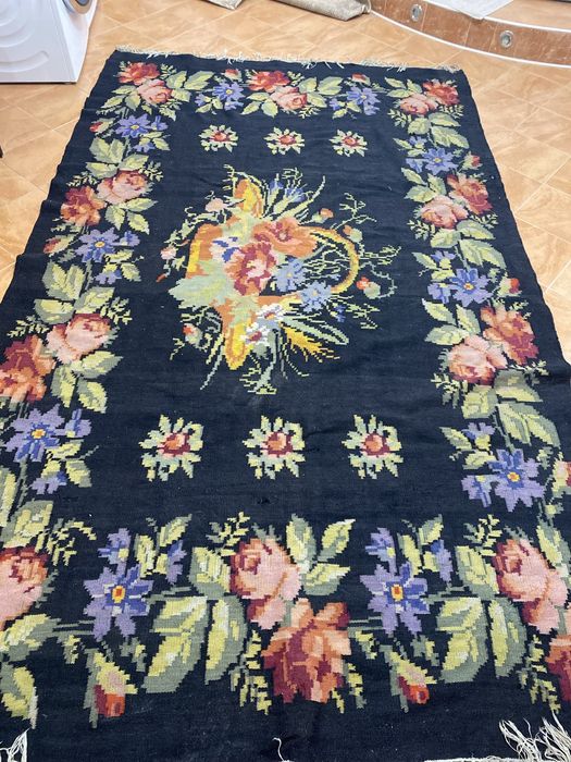 Старинный ковер