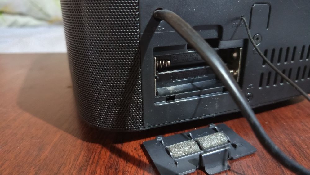 Радио часовник с блутут